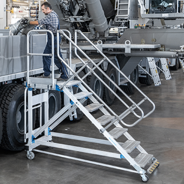 Mobile access or work platform